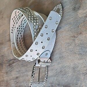 NWT White Western Rhinestone Studded Alligator Embossed White Belt